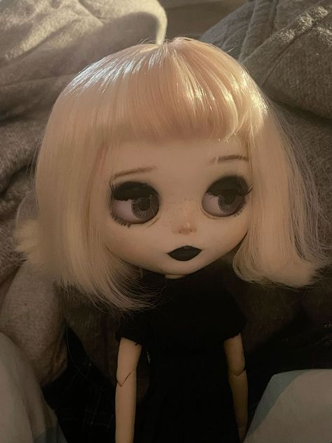 Join the Blythe Doll Community Forums, Groups, and Events Blonde Green Eyes, Vampire Love, Diy Rock Art, Cute Minecraft Houses, Doll Aesthetic, Angel Aesthetic, Dark Feminine Aesthetic, Ethereal Art, Doll Parts