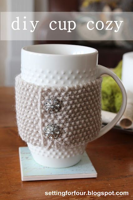 DIY Knitted Cup Cozy. Knitting instructions and supply list included. #mothersday #gift #ideas #knitting #craft ##diy #tutorial #quick #easy #glam #affordable Army Cut, Knit Cup Cozy, Coffee Cups Diy, Valentines Bricolage, Crochet Cup Cozy, Coffee Cup Cozy, Cup Cup, Mug Cozy, Knitting Instructions