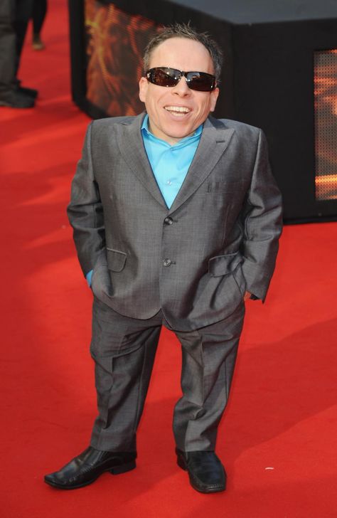 .....dwarf. Warwick Davis has always been a favourite of mine as one of the only dwarves I ever knew thanks to his part as Wicket the Ewok in Return of the Jedi. Since then, his appearance in Life's Too Short had me in stitches and as a bloke he just seems to get it. Warwick Davis, Return Of The Jedi, Life's Too Short, Actors Male, Star Wars Characters, Film Stills, Too Short, Get It, Fangirl