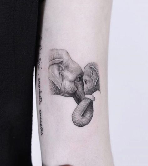 Elephant Couple Tattoo Love, Little Elephant Tattoos, Tattoos To Honor Mom, Mother And Baby Tattoo, Elephant Family Tattoo, Baby Elephant Tattoo, Mandala Elephant Tattoo, Family Tattoo Ideas, Baby Tattoo Designs