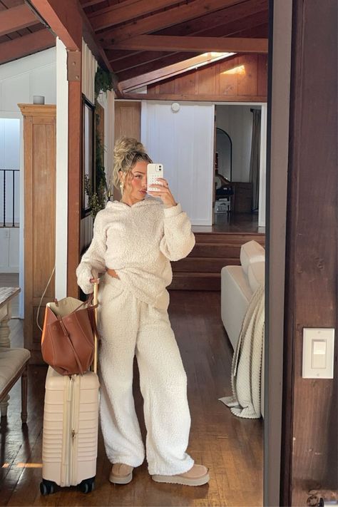 This fuzzy loungewear is everything! Catch me in this on Christmas morning or styling it as a travel outfit🤍 I'm always putting together cute outfits, casual outfits, and everyday outfits. if you want to shop my looks or dress like me, tap to explore my LTK! Trendy Lounge Wear Outfit, Family Lunch Outfit, Basic Outfits Fall, Chic Loungewear Outfits, Fall Airport Outfit, Travel Loungewear, Fuzzy Loungewear, Hoop Earrings Outfit, Aesthetic Loungewear