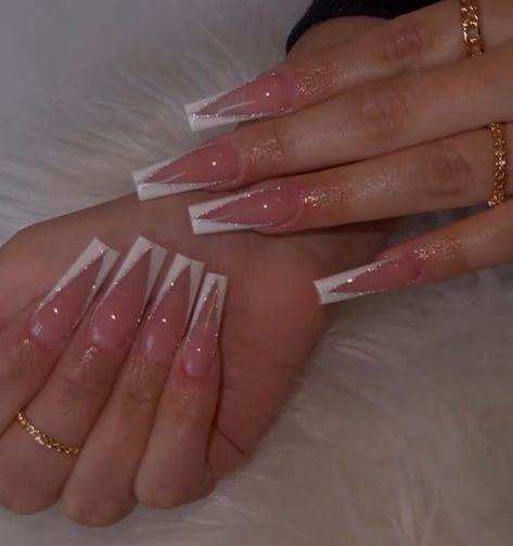 Pink V Nails Coffin, Medium French Tip Nails Coffin, V French Tip With Rhinestones, White French Tip Square Acrylic Nails, V French Nails Coffin, Nails With No Gems, French Tip Nails Sharp, Triangular French Tip Nails, Spanish Tips Nails