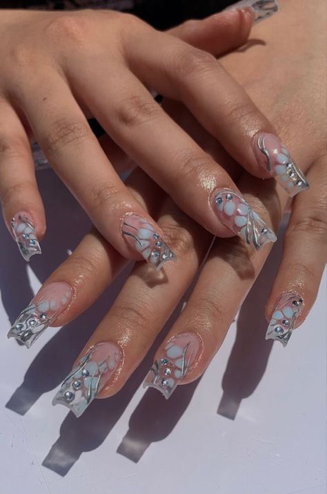 light blue chrome nails Light Blue Nails With Silver, Nails With Silver Charms, Blue Nails With Silver, Light Blue Chrome Nails, Light Blue Chrome, Mail Inspo, Nails With Silver, Blue Chrome Nails, Light Blue Nails