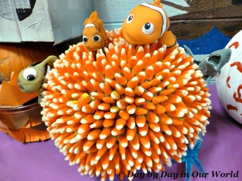 Halloween Trunk or Treat Fun with Awesome Pumpkin Decorating Ideas ... Nemo Pumpkin, Halloween Trunk Or Treat, Story Book Pumpkin, Pumpkin Decorating Ideas, Creative Pumpkin Decorating, Character Pumpkins, Pumpkin Decorating Contest, No Carve Pumpkin Decorating, Halloween Decor Diy