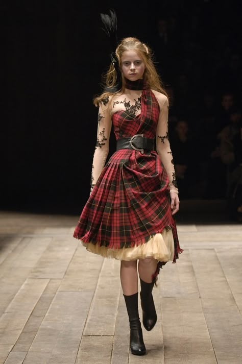 Alexander McQueen: Savage Beauty at The MET | AnOther Alexander Mcqueen Savage Beauty, Tartan Fashion, Black Tartan, Savage Beauty, Mcqueen Fashion, Tartan Dress, Look Vintage, Mode Inspiration, Tartan Plaid