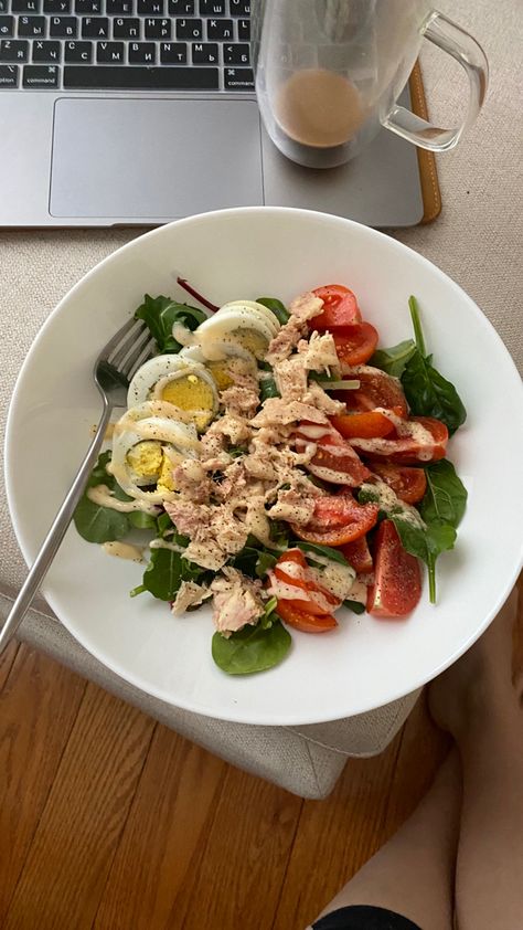 Salad healthy food Tuna And Boiled Eggs, Boiled Egg Meal Ideas, Boiled Eggs Lunch Ideas, Hard Boiled Egg Lunch Ideas, Boiled Egg Lunch Ideas, Hard Boiled Egg Lunch, Boiled Egg Lunch, Boiled Egg Sandwich, Egg Mayo Sandwich