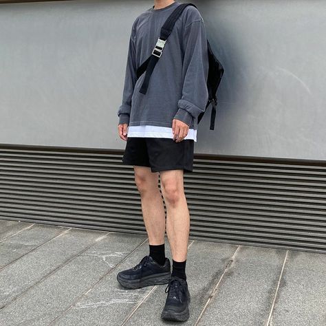 Japan Men Fashion Summer, Japan Men Fashion, Summer Grunge Outfits, Outfits For Teenage Guys, Roman Clothes, Korean Mens Fashion, Korean Fashion Summer, Mens Trendy Outfits, Street Style Outfits Men