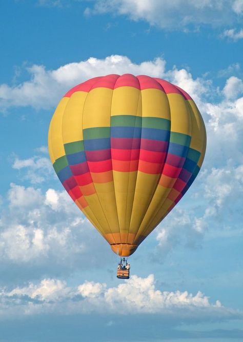 ♔ Les Belles Montgolfières - Hot Air Balloons Hot Air Balloon Aesthetic, Flower Balloons Diy, Hot Air Balloons Photography, Flying Balloon, Mind Map Design, Balloons Photography, Balloon Pictures, Hot Air Balloon Festival, Air Sports