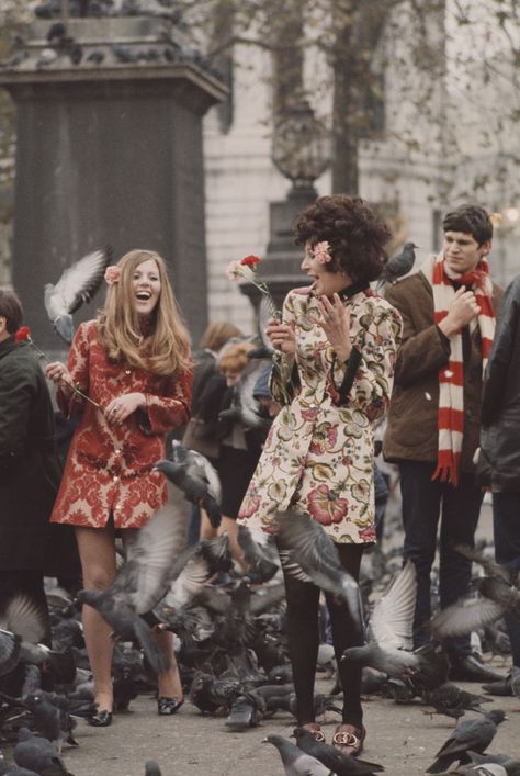 Mods & Miniskirts: 35 Fascinating Vintage Photographs Capture Scenes of 1960s Swinging London ~ Vintage Everyday