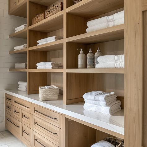 Walk In Pantry Ideas Layout, Linen Closet Design, Walk In Pantry Ideas, Laundry Room/mudroom, Pantry Layout, Classic Style Interior, Minimalist Closet, Laundry Room Inspiration, Master Room