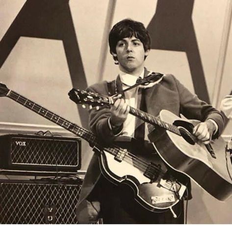 Obladi Oblada, Guitar Equipment, Guitar Guy, Jane Asher, Paul And Linda Mccartney, Rubber Soul, Beatles Photos, Beatles Pictures, Sir Paul