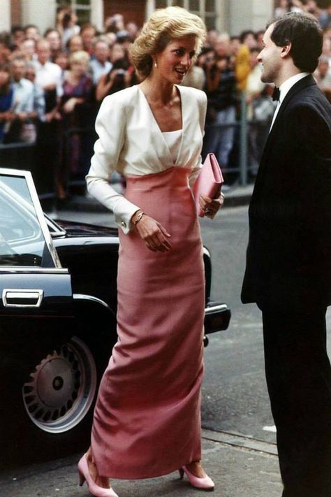 Princess Diana Princess Diana Dresses, The Coliseum, Princess Diana Fashion, Catherine Walker, Diana Princess Of Wales, Princes Diana, Pink Evening Dress, Diana Fashion, Diana Princess