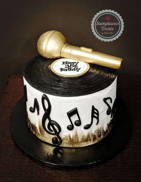 Music Cake Ideas For Men, Music Cake Ideas, Music Birthday Cakes, Music Birthday Cake, Microphone Cake, Bolo Musical, Dj Cake, Music Themed Cakes, Music Birthday Party