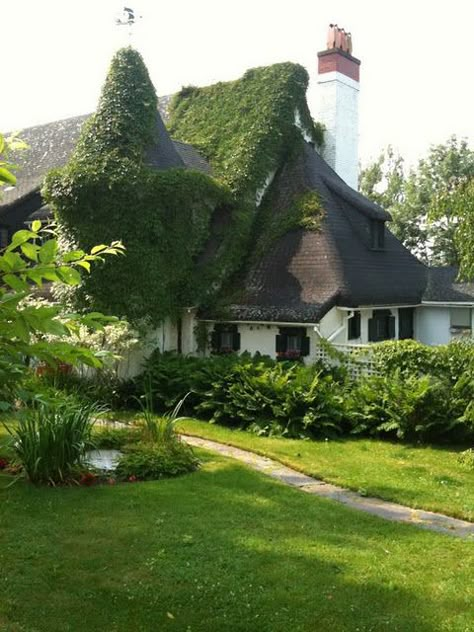 This feels like it should be in the English countryside but rather it is actually in St. Andrews By the Sea, New Brunswick. Architecture Antique, Storybook House, Tudor Cottage, Storybook Homes, Little Cottages, Fairytale Cottage, Storybook Cottage, Quaint Cottage, Beautiful Cottages