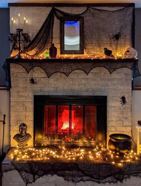 Fireplace decorated with black spider webs and warm fairy lights Halloween Party Aesthetic, Aesthetic Fall Decor, Cheesecloth Ghost, Fireplace Decorations, Creative Halloween Decorations, Halloween Maze, Cheap Halloween Decorations, Halloween Mantle, Fireplace Mantel Decor