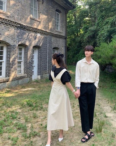 Couple Outfits Korean, Fall Couple Outfits, Ootd Couple, Couple Outfits Matching, Korean Wedding Photography, Couple Matching Outfits, Couple Fits, Couples Outfit, Elegant Outfit Classy