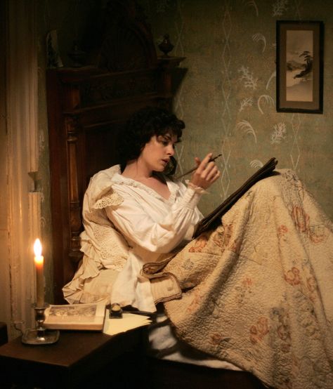 Anne Hathaway as Jane Austen in Becoming Jane - 2007 Sophie Vavasseur, Regency Era Aesthetic, Joe Anderson, Regency Aesthetic, James Cromwell, Laurence Fox, Julie Walters, Jane Austen Novels, Becoming Jane