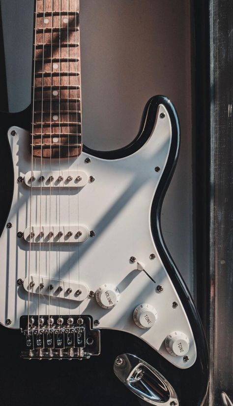 Black And White Electric Guitar Aesthetic, Electric Guitar Background, Electric Guitar Pfp, Guitar Lockscreen, Electric Guitar Aesthetic Wallpaper, Guitar Asthetic, Electric Guitar Wallpaper, Electric Guitar Aesthetic, Electric Guitar Photography