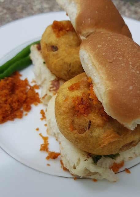 Vada Pav Snapchat, Cooking Fast Food, Food Core, Tawa Pulao, Indian Fast Food, Desi Street Food, Recipes Savory, Savory Food, Saving Quotes