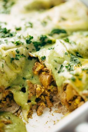 Breakfast Enchiladas - with scrambled eggs, chili potatoes, spicy turkey, cheese, and a homemade roasted poblano sauce. SUPER yummy! Love this recipe for breakfast, brunch, or brinner. | pinchofyum.com Chili Potatoes, Enchiladas Burritos, Poblano Chicken, Poblano Sauce, Spicy Turkey, Breakfast Scramble, Pinch Of Yum, Roasted Poblano, Breakfast Enchiladas