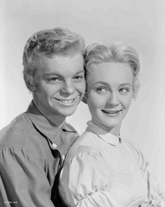 Seven Brides for Seven Brothers (1954). Promotional Picture of Gideon and Alice (Played by Russ Tamblyn and Nancy Kilgas). 7 Brides For 7 Brothers, Seven Brides For Seven Brothers, Russ Tamblyn, Movie Musicals, Jane Powell, Movie Classics, Brothers Movie, Prettiest Girl, The Lone Ranger