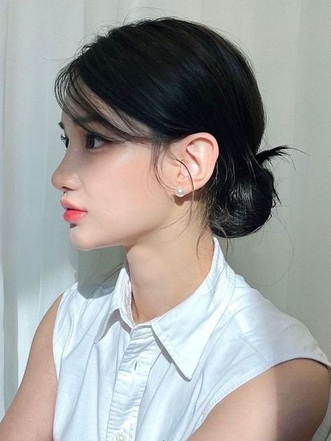 Low Pony Hairstyles, Korean Bangs Hairstyle, Korean Bangs, Korean Hairstyles, Short Haircuts With Bangs, Pony Hairstyles, Hairstyles Design, Korean Hair Color, Vivid Hair Color