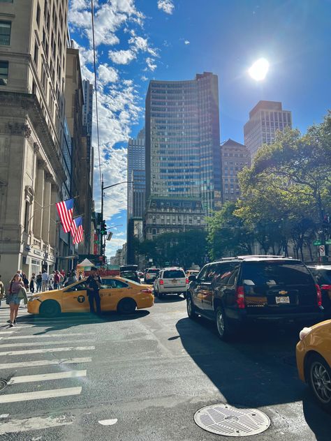 New York Aesthetic Day, Sunny New York Aesthetic, New York Daytime, New York Life Aesthetic, Sunny New York, Nyc Morning, Sunshine City, City Life Aesthetic, Manhattan City