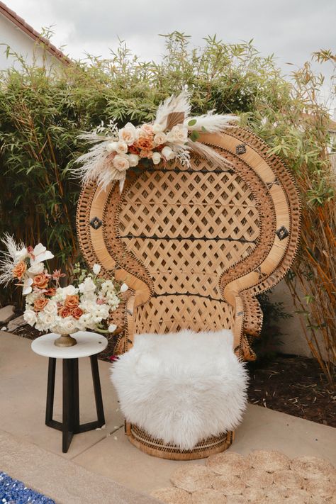 Bohemian Style Bridal Shower - Vintage & Rustic vibes with delicate detailed flowers 🌼 follow us for more inspo! Our socials @floralsbylavieenrose #socal#bridalshower #bohostyle #bohemianstyle #bohowedding #bohobridalshower #bridalshowerideas Boho Bridal Shower Decorations, Wedding Shower Signs, Bohemian Baby Shower, Bridal Shower Inspo, Vintage Bridal Shower, Boho Bridal Shower, Bridal Shower Cake, Pinterest Room Decor, Giant Flowers