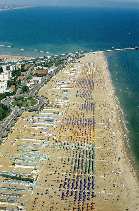 Rimini Beach Rimini Italy, Vacation In Italy, Beaches To Visit, Italian Beaches, Italy Beaches, Italy Summer, Italy Vacation, Rimini, Beach Town