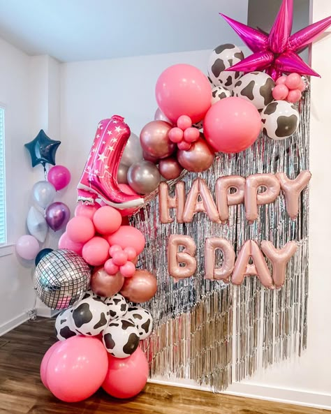 Sweet 16 Party Ideas Cowgirl, Long Live Cowgirls Birthday Party, Cowgirl Disco Party, Bridal Cowgirl, 13th Birthday Party Ideas For Girls, Cowgirl Party Decorations, Country Birthday Party, Dirty Thirty Birthday, Cowboy Themed Birthday Party