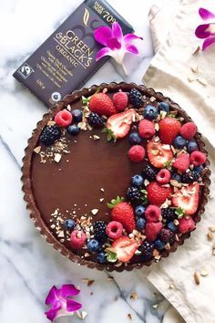 No Bake Chocolate Tart- this looks amazing and just happens to be gluten free, paleo friendly and VEGAN- but 100% delicious to all chocoholics! #mothersday #dessert #chocolate No Bake Chocolate Tart, Deserturi Raw Vegan, No Bake Chocolate Cake, Raw Desserts, בר מצווה, Chocolate Tart, Pies And Tarts, Paleo Dessert, Vegan Cake