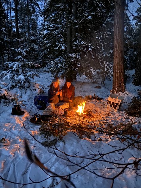 Winter Cabin With Friends, Winter Camping Aesthetic, Winter Cabin Trip, Winter Cabin Aesthetic, Smoky Mountain Christmas, December Pictures, Snow Cabin, Snowy Cabin, Cabin Trip