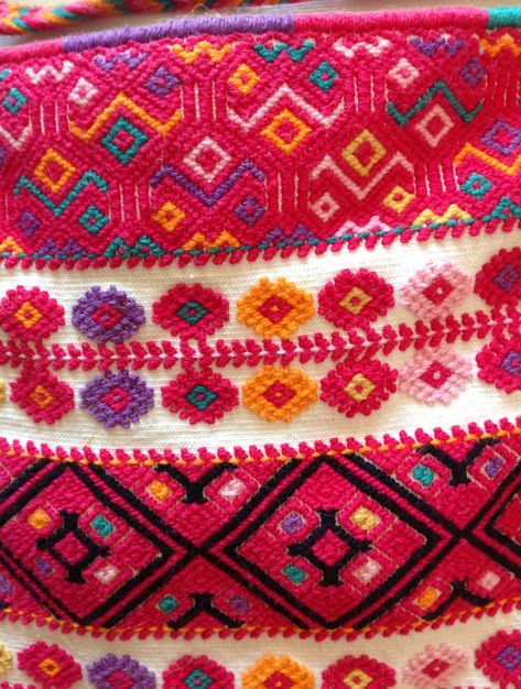 Mexican Textiles Pattern, Mexican Pattern, Mexican Bag, Mexican Fabric, Guatemalan Textiles, Mexican Textiles, Mexico Design, Mexican Fashion, Mexican Embroidery