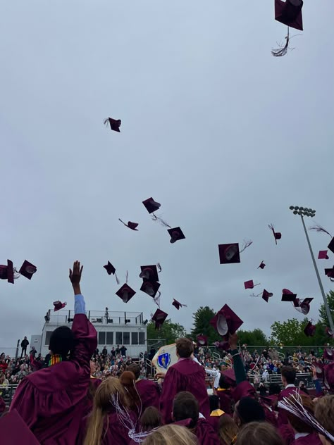 Romantizing School Aesthetic, Graduation Looks, Academic Chic, Luxury Graduation, Graduation Aesthetic, High School Graduation Pictures, Vintage Graduation, Vision Board Pics, Senior Year Of High School