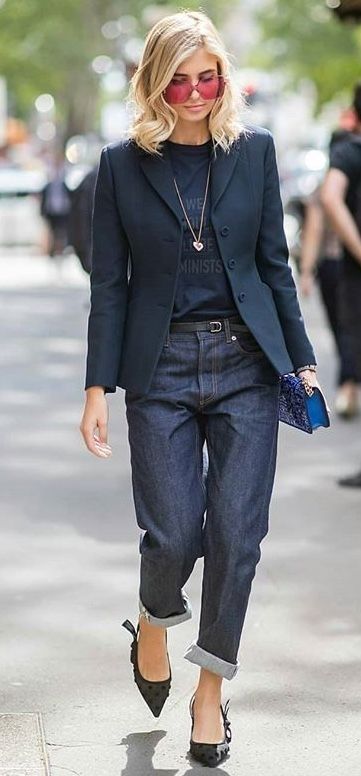 #Farbberatung #Stilberatung #Farbenreich #SabinaBoddem Jeans Trend, Outfit 2023, Walking Down The Street, Blazer Outfit, Moda Jeans, Outfit Jeans, Looks Chic, Blazer Outfits, Inspired Outfits