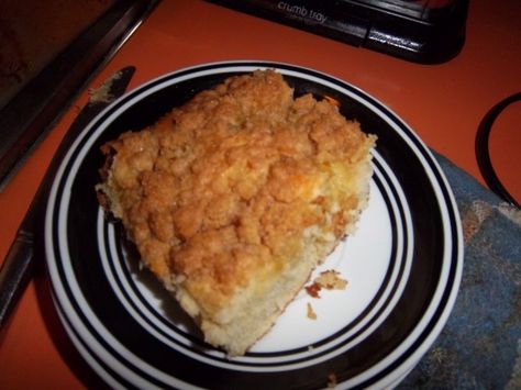 Crushed Pineapple Coffee Cake Recipe - Food.com gonna try this since I have no idea what else to make with my crushed pinapple. Cream Cheese Bars Recipe, Cream Cheese Bars, Coffee Cake Recipe, Bisquick Recipes, Pineapple Recipes, Vegetarian Cake, Canned Peaches, Coffee Cake Recipes, Crushed Pineapple