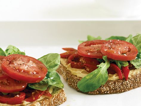 Open-Faced Roasted Pepper and Hummus Sandwiches Cold Open Faced Sandwich, Hummus Sandwich Recipes, Roasted Pepper Hummus, Open Faced Sandwich Recipes, Ham And Cheese Sandwiches, French Sandwich, Hummus Sandwich, Healthy Late Night Snacks, Grilled Ham And Cheese