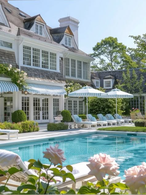 Beach House Exterior With Pool, Hamptons Swimming Pool, House In The Hamptons Aesthetic, Summer Hamptons Aesthetic, Nantucket House Aesthetic Interior, Luxury Summer House, House In Hamptons, Hamptons Home Aesthetic, Hampton Homes Exterior