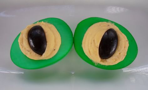 Pressure Cooker Hard Boiled Eggs, Halloween Deviled Eggs, Reptile Eye, Guacamole Deviled Eggs, Instant Pot Slow Cooker, Pig In Mud, Devilled Eggs, Making Hard Boiled Eggs, Holiday Party Foods