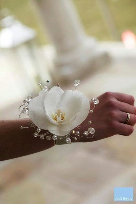 Corsage With Orchids, Flowers At Wedding, Orchid Corsages, Wedding Corsage, Bridal Brooch Bouquet, Corsage And Boutonniere, Corsage Prom, Prom Flowers, Flower Corsage