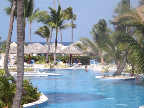 Majestic Colonial Punta Cana: A Review | Club Thrifty Majestic Colonial Punta Cana, Travel The World For Free, Ocean Resort, Water Villa, Holiday Travel Destinations, Overwater Bungalows, Honeymoon Ideas, Vacation Club, Romantic Vacations