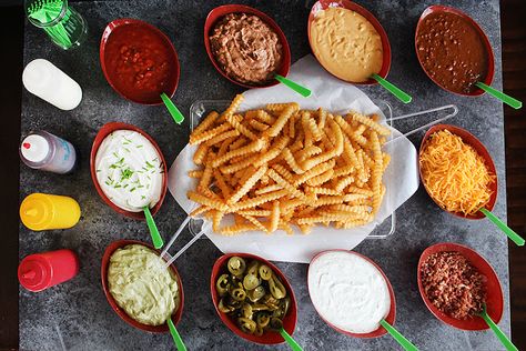 Fries With Toppings, Fry Toppings, Fries Bar, French Fry Bar, Food Ideas For A Crowd, Fry Bar, Pasta Buffet, Graduation Party Food Ideas, Graduation Party Food