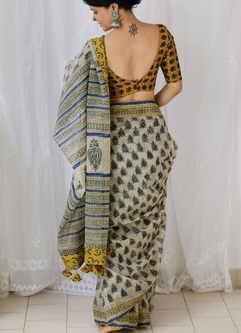 Print Blouse Design, Kota Doria Saree, New Saree Blouse Designs, Block Print Saree, Sari Blouse Designs, Indian Saree Blouse, Indian Saree Blouses Designs, Saree Trends, Fancy Blouses