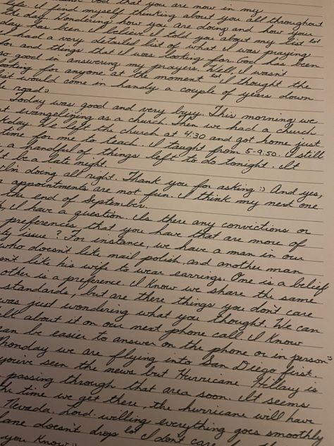 Beautiful Cursive Writing, Writing Old Letters, Beautiful Writing Handwriting, Dark Notes Aesthetic, Cursive Writing Aesthetic, Bad Handwriting Aesthetic, Good Handwriting Aesthetic, Writter Core, Academic Aesthetic Dark