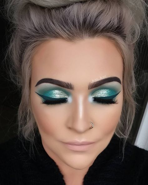 Aqua Makeup Look, Makeup Theory, Aqua Eyeshadow, Eye Ideas, Diva Makeup, Makeup Crafts, Brow Palette, Formal Ideas, Makeup Morphe