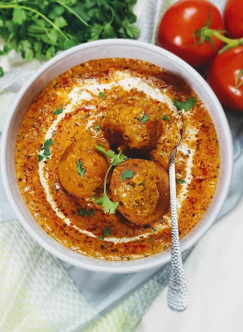 Malai Kofta,Rich Malai Kofta,Rich Kofta,Restaurant style Malai Kofta. Malai Kofta Curry, Kofta Curry, Malai Kofta, Tomato Gravy, Food Recipes Vegetarian, Eating Right, Red Chili Powder, Super Rich, Indian Food Recipes Vegetarian