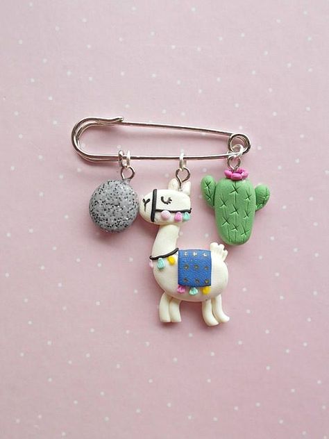 Llama Gift - Llama Jewelry - Llama Pin Badge - Llama Accessories - Christmas Gifts - Animal Jewelry - Polymer clay safety pin brooches #broochesdiyclay #christmasbroochesdiy Polymer Clay Kunst, Crea Fimo, Safety Pin Brooch, Polymer Clay Diy, Polymer Clay Jewelry Diy, Polymer Clay Animals, Cute Polymer Clay, Clay Jewelry Diy, Fimo Clay