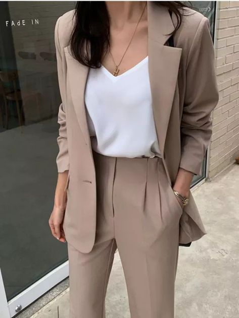 Coat And Slacks For Women Formal, Blazer And Pants Set Women Formal, Business Coats Women, Business Jackets For Women, Pantsuits For Women Casual, Business Formals For Women, Formal Female Outfits, Womens Formal Outfits, Female Formal Outfits