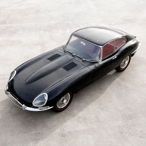 Classic Cars & Old Timers on Instagram: “Jaguar E-Type 4.2-Litre! - •📸: @goodingandcompany - • Follow @classictimers for more! • - • 👥 Tag someone who needs to see this! • • 🌐…” Cars Old, Old Timers, British Sports, British Sports Cars, Jaguar Xk, Jaguar Car, Jaguar E, Jaguar E Type, E Type