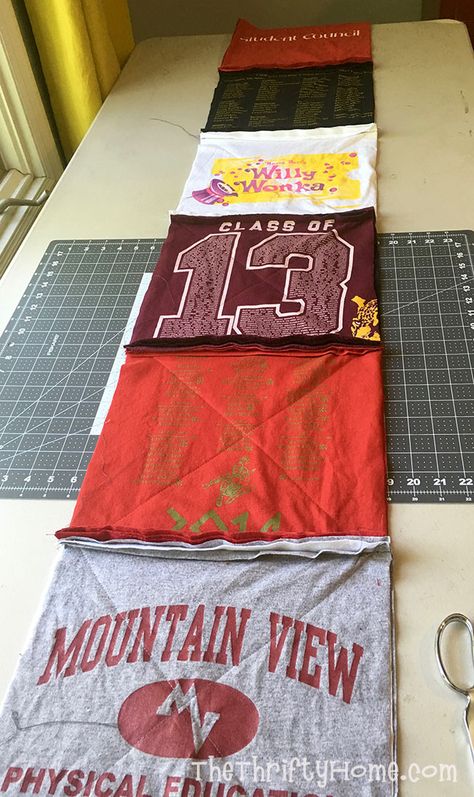 Easy T Shirt Quilt, Diy T Shirt Quilt For Beginners, No Sew Tshirt Quilt, Diy Tshirt Blanket Easy, Easy Tshirt Quilt, How To Make A Tshirt Blanket, Easy Tshirt Blanket, Tshirt Quilt Diy Easy No Sew, T Shirt Throw Blanket Diy